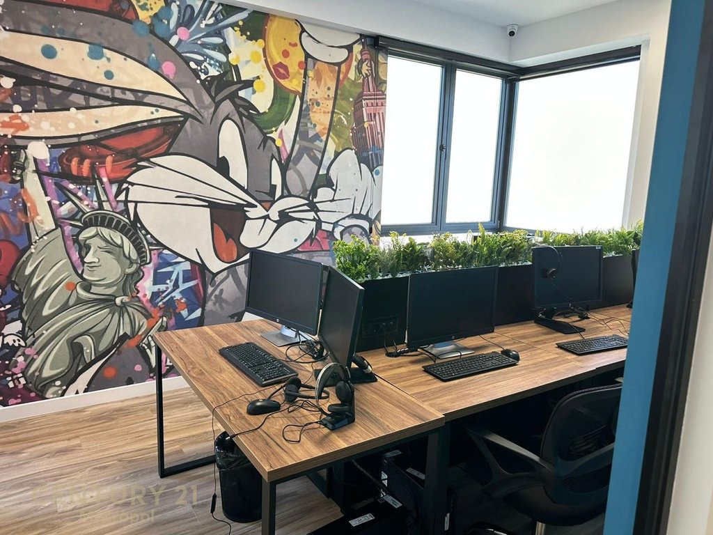 Jepet me Qira ambient për zyra, me 7 salla dhe 3 tualete, tek “Future Home Residence”