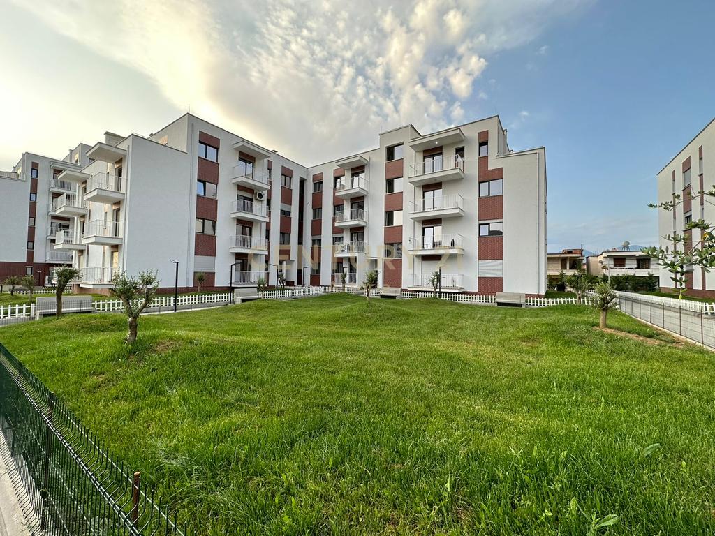 Shitet apartament 2+1+2 i super mobiluar ne kompleksin Klensi, Astir