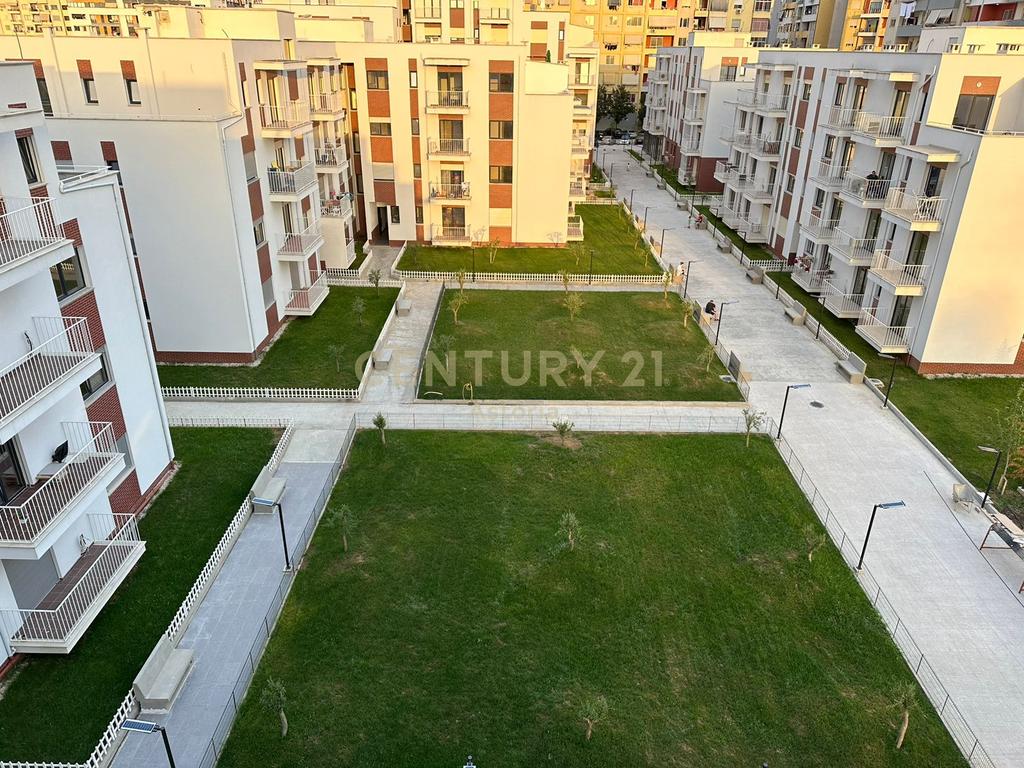Shitet apartament 2+1+2 i super mobiluar ne kompleksin Klensi, Astir