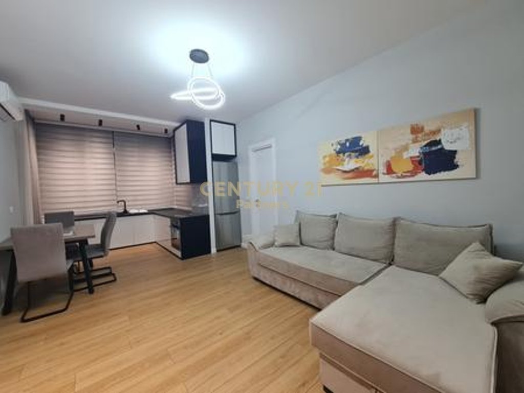 JAPIM ME QIRA APARTAMENT 1+1 PRANE ZOJA E KESHILLIT TE MIRE. Rruga Dritan Hoxha