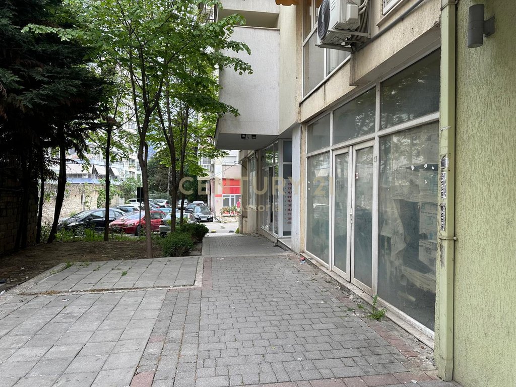 Super Mundësi Biznesi në Komunën e Parisit – Kati 0 me Verandë
