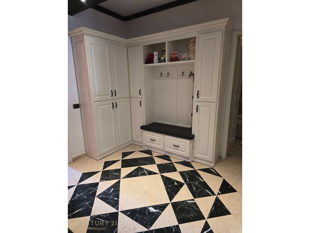 Shitet Super Apartament i investuar 2+1+2 + dy BAllkone
 Tek njesia Administrative nr 13
