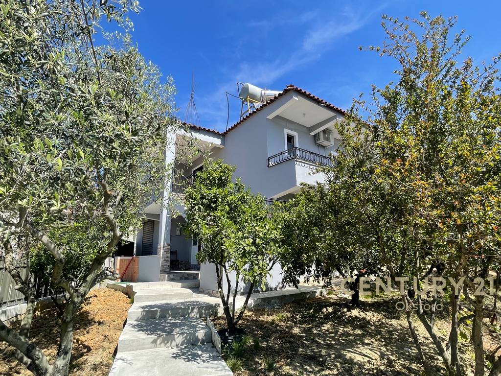 PËR SHITJE: VILË 2-KATËSHE + PARKIM NË KATIN E TOKËS DHE OBORR – SHKOZË, TIRANË