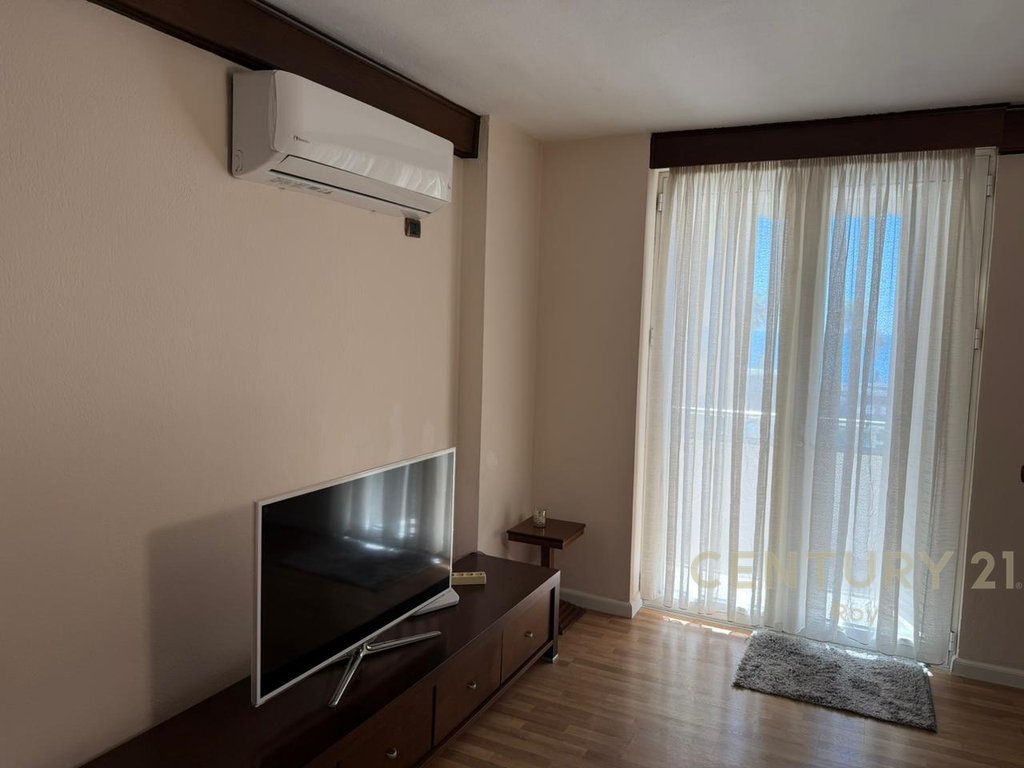 JEPET APARTAMENT 3+1+2  ME QERA NE VOLLGA , DURRES !