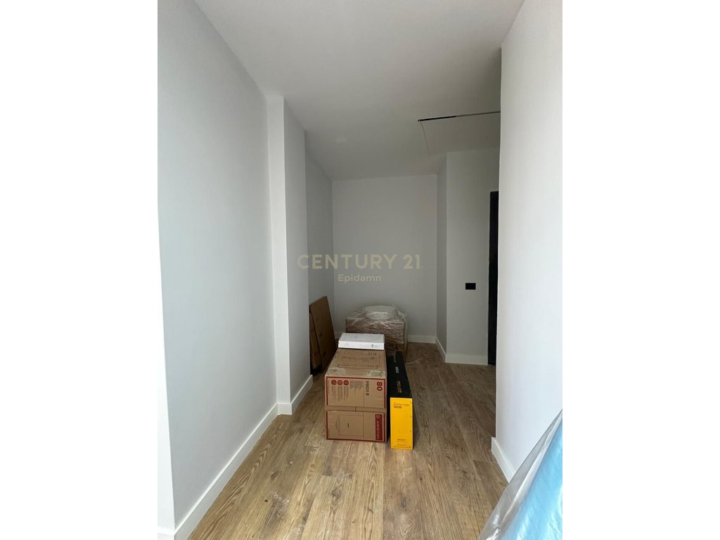 Apartament 1+1 me pamje deti në shitje në Qerret, Durrës