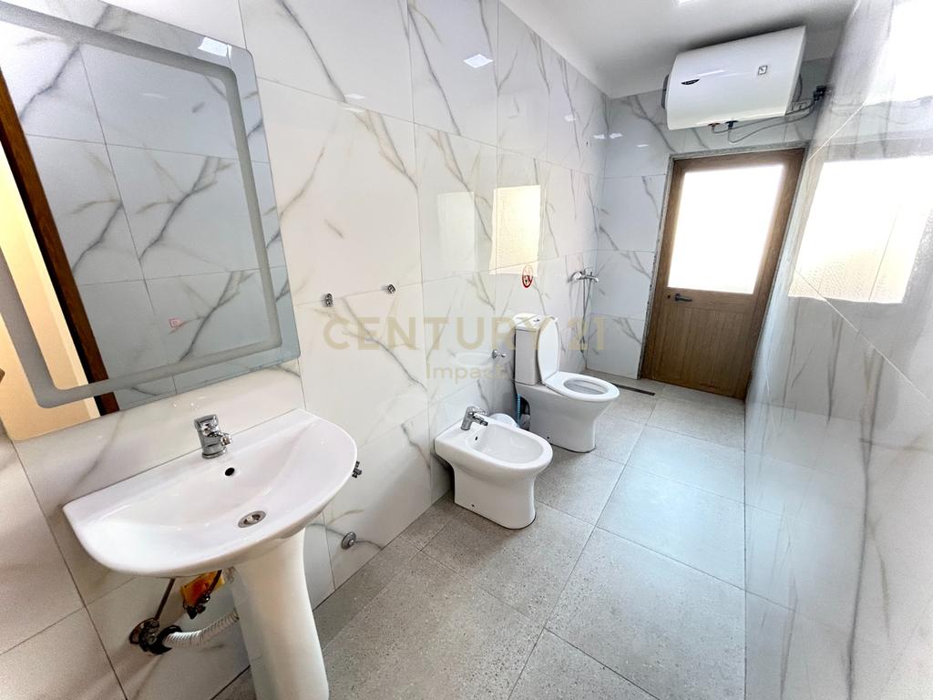 Hotel në Shitje në Myslym Shyri, Tiranë - 527.5m nga SHESHI SKENDERBEJ !