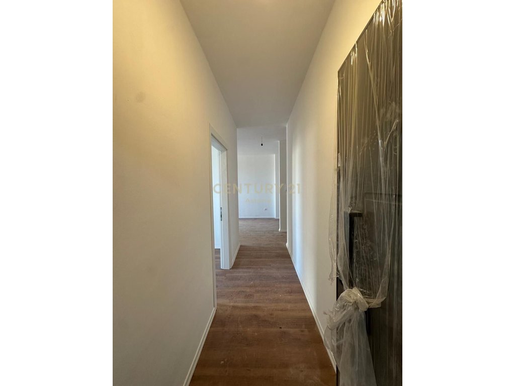 Apartament 1+1 për shitje në Don Bosko – Ndriçim Natyral, Orientim Jug-Perëndim dhe Akses Strategjik!