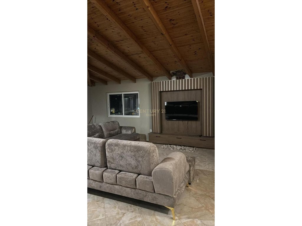 SHITET APARTAMENT 3+1+3 NE SARANDE