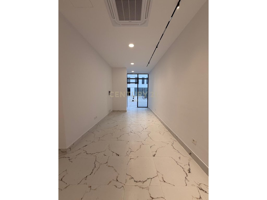 Shitet Njesi Biznesi shume prane Sheshit Skënderbej (Qendër), Rruga Mine Peza  - 211,200€ | 38.4 m²