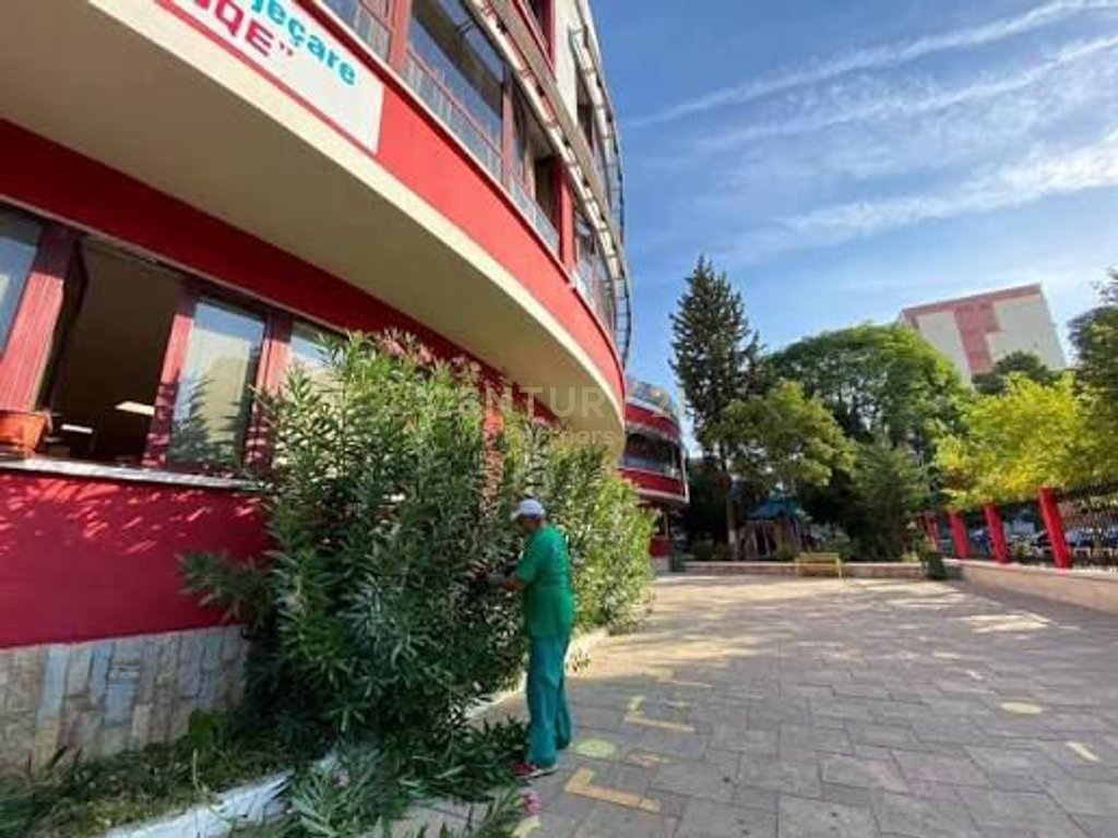 SHESIM APARTAMENT 2+1+POST PARKIMI TE SHKOLLA KUQE!