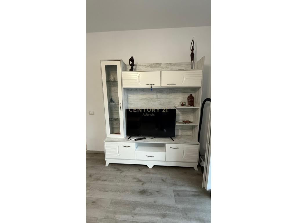 JEPET ME QERA KATI I DYTE I NJE VILE TEK URA E SHKOZETIT PRANE ROYAL GAS DURRES !