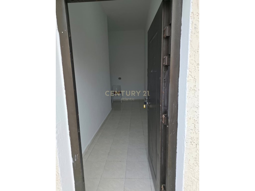 Apartament 2+1 për qira në Plazh, Stacioni i Parë – Durrës