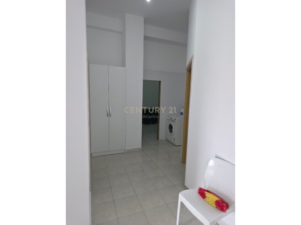 Apartament 2+1 për qira në Plazh, Stacioni i Parë – Durrës