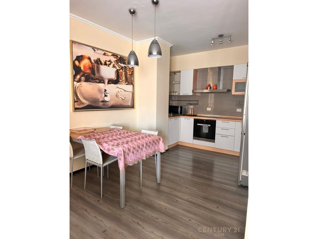 Apartament 2+1+2 me Qira pranë Juridikut, Ish-Bllok