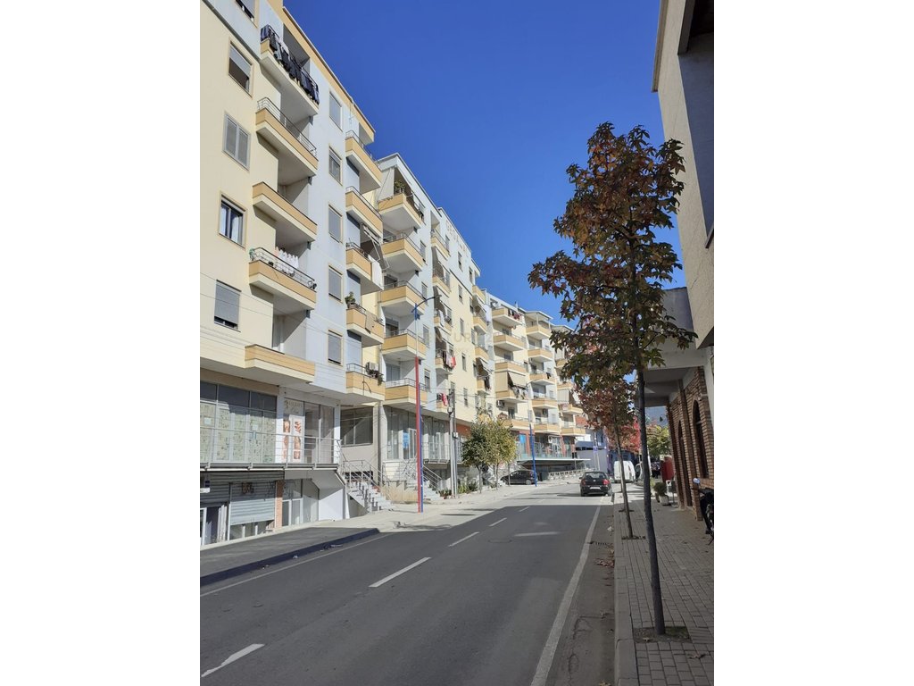 Shitet Apartament 2+1+2 Tualete + 1 Ballkon