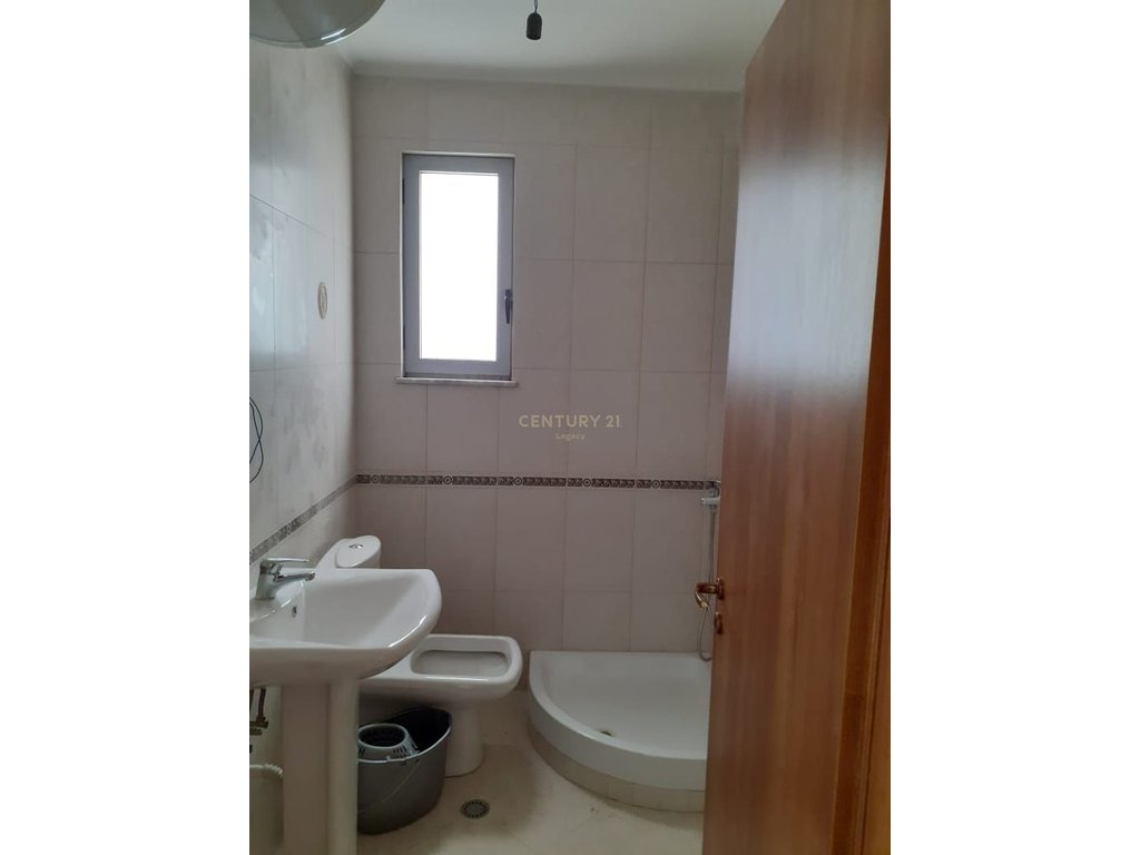 Shitet Apartament 2+1+2 Tualete + 1 Ballkon