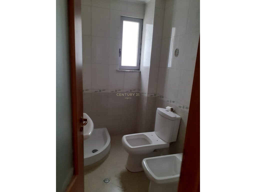 Shitet Apartament 2+1+2 Tualete + 1 Ballkon