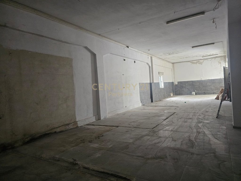 Jepet me qira magazinë në zonën e Kombinatit, Tiranë