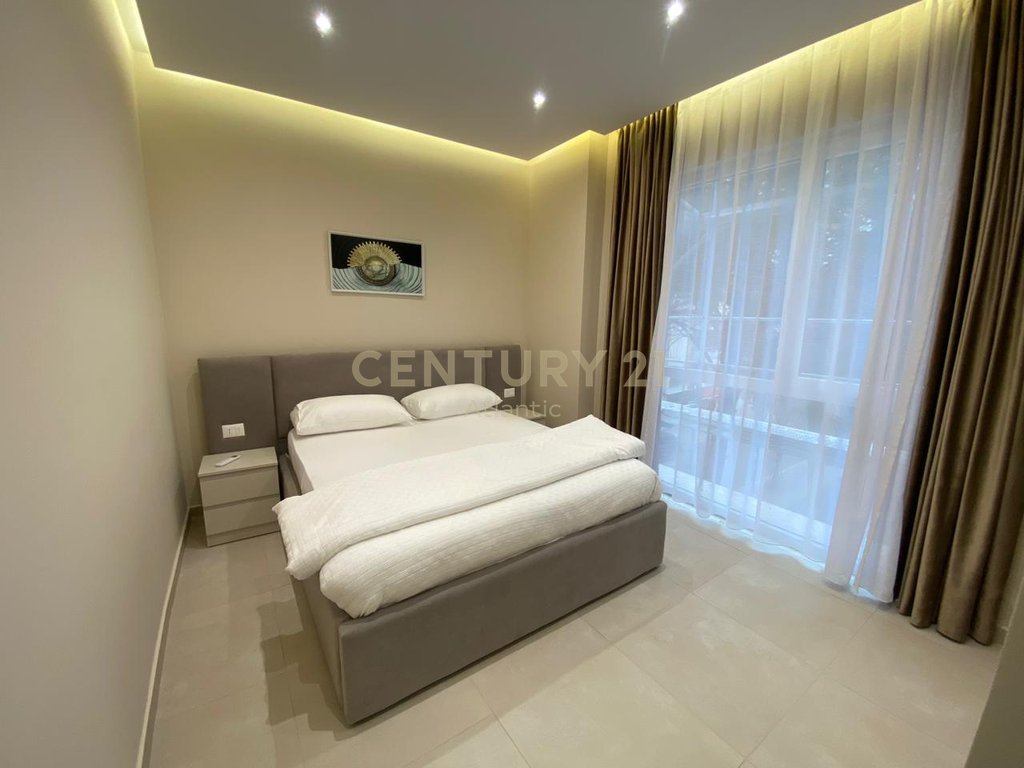 Apartament për Shitje – Vija e Parë me Detin, Pamje Anësore – Mali Robit,