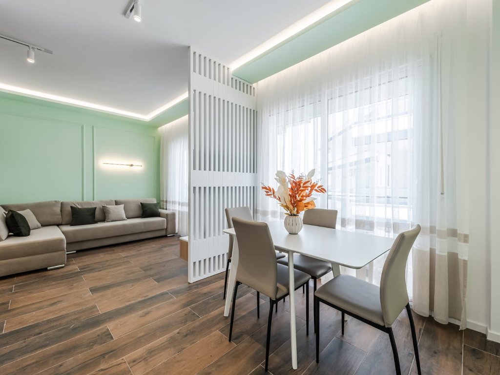 SHITET APARTAMENT 1+1 ME PAMJE NE DET,NE UJIN E FTOHTE!