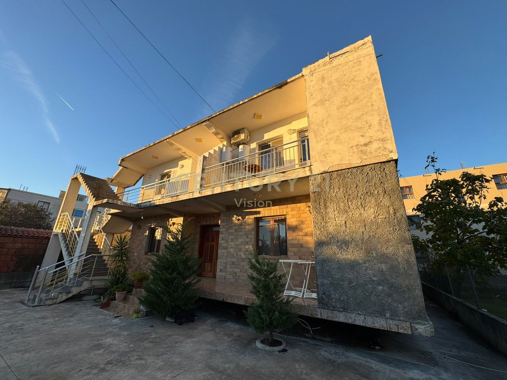 Hotel 2-katesh per shitje ne Velipoje
