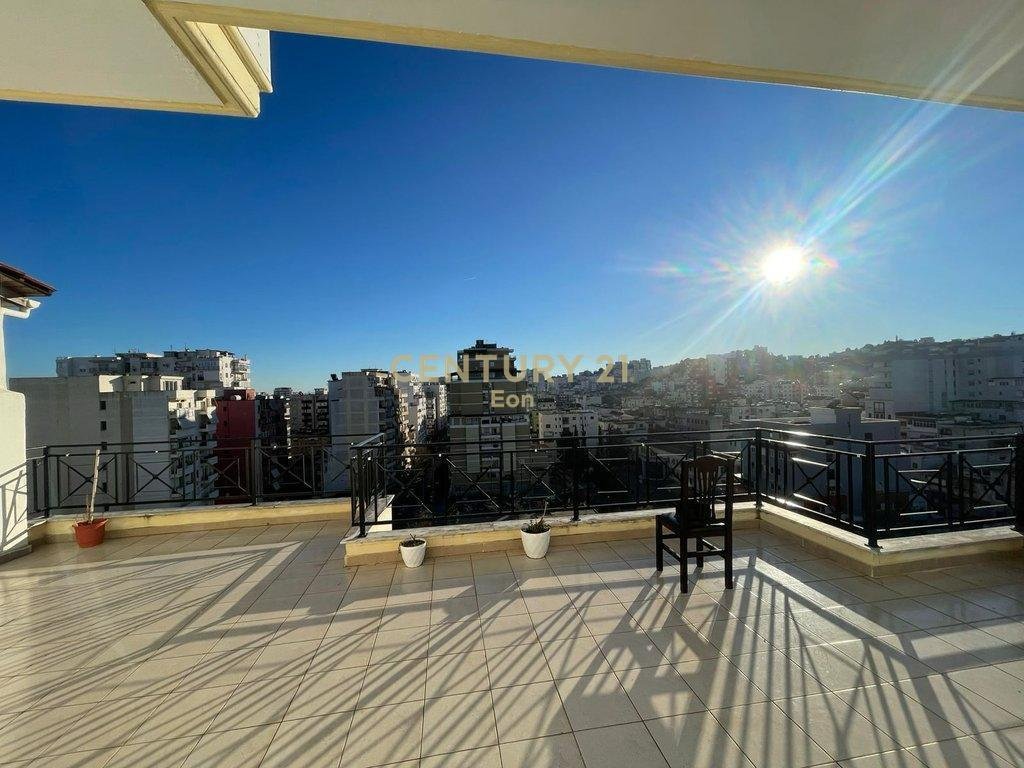 Apartament 1+1 + Verande me Qira në Lagja nr.6, Durrës !