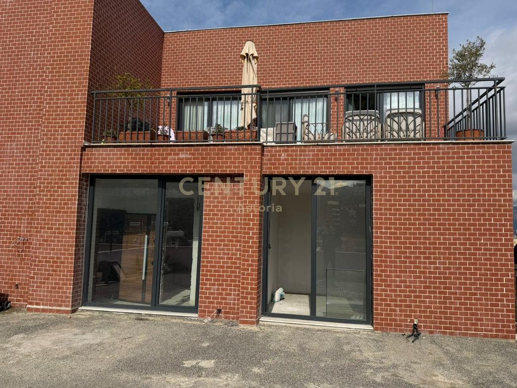 Apartament 1+1 me Verandë 90 m² – Kati 5, pamje e hapur nga Kopshti Botanik