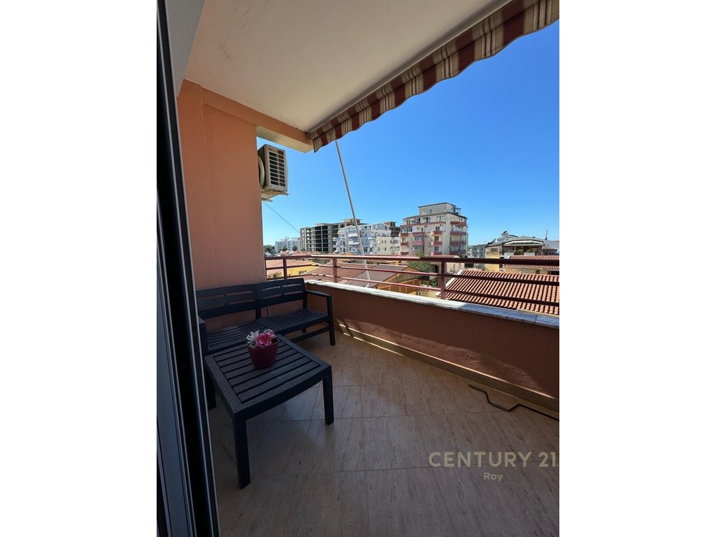 Shiten 2 Apartamente të Bashkuara në 1 – Golem, Pranë Detit