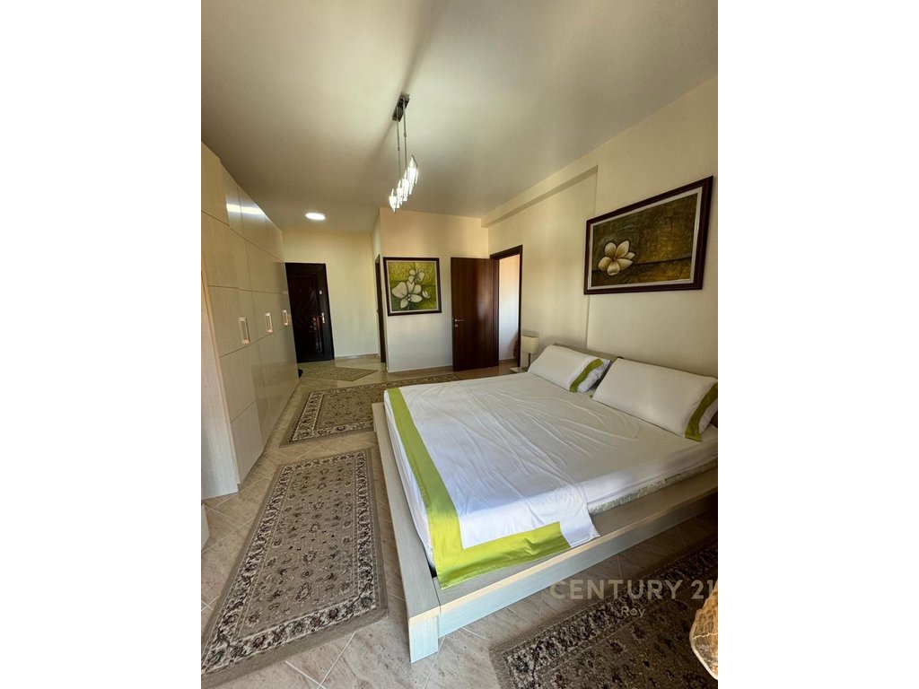 Shiten 2 Apartamente të Bashkuara në 1 – Golem, Pranë Detit