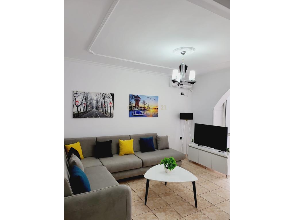 JEPET ME QIRA APARTAMENT 1 + 1 TEK SHKOLLA E KUQE !!