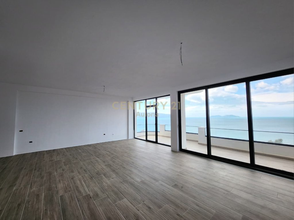 🌅 Apartament Ekskluziv me Pamje Deti në Vlorë