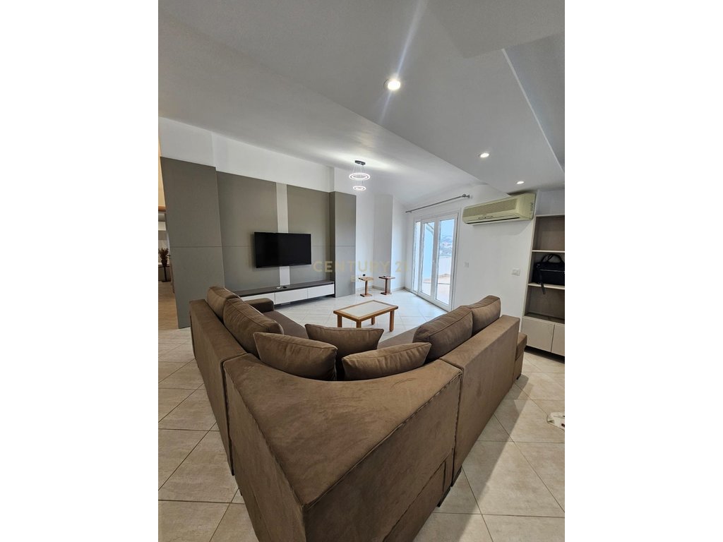 PENTHOUSE ME QIRA NE SHKOZE | 2+1+2+2 Poste Parkimi
