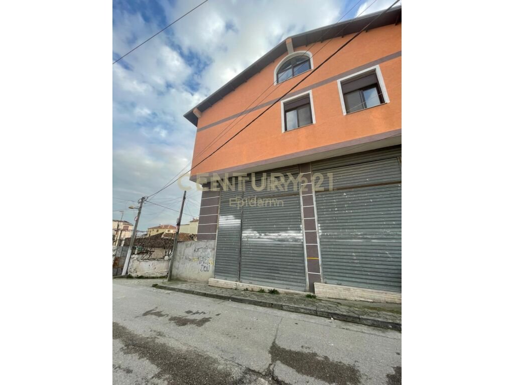 Vilë per Shitje në Rrugen Aleksander Goga, Durrës - 160,000€ | 411 m²