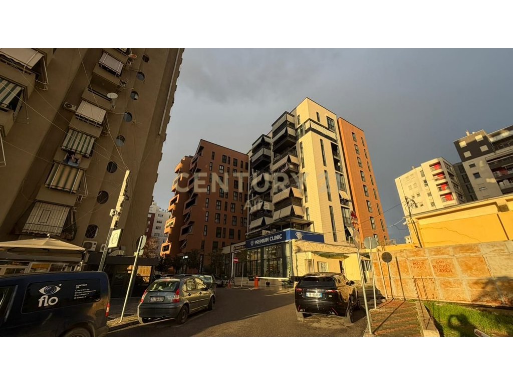 Apartament 3+1+2 per shitje tek Rruga e Kosovareve.