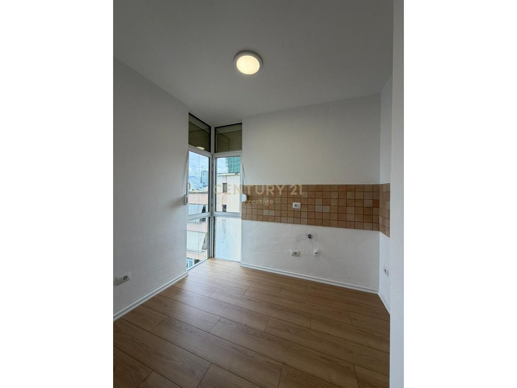 APARTAMENT 2+1+2 ME QIRA, TEK ISH-EKSPOZITA, TIRANE!