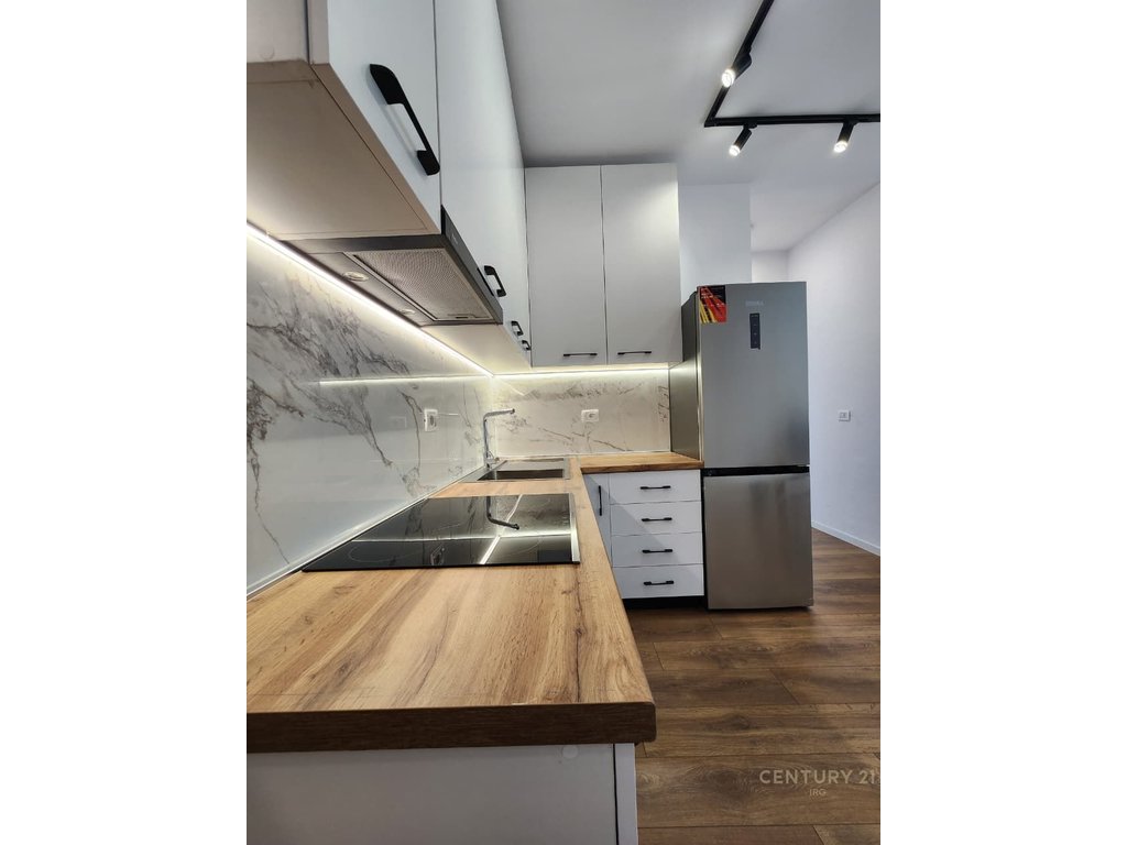 JEPET APARTAMENT 2+1 PER QIRA PRANE PAZARIT!