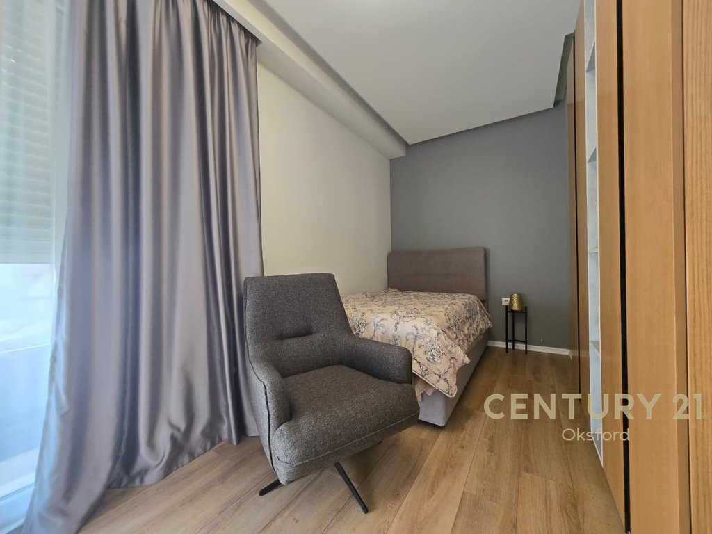 JEPET ME QIRA 3+1+ 3 POSTE PARKIMI TE RESIDENCA SECRET GARDEN!