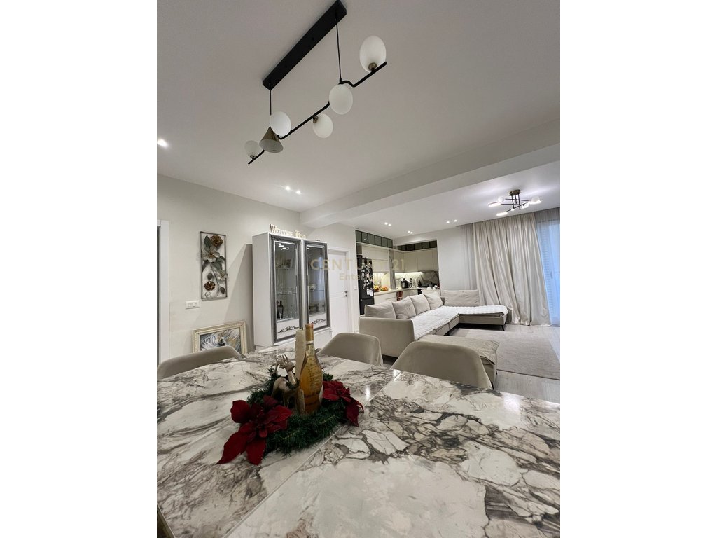Apartament 2+1 Për Shitje në Stadiumi Dinamo