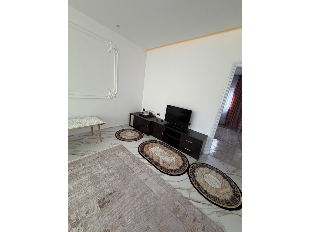 Vilë 6+2 Me Qira në Allias, Tiranë - 3500€ | 220 m²