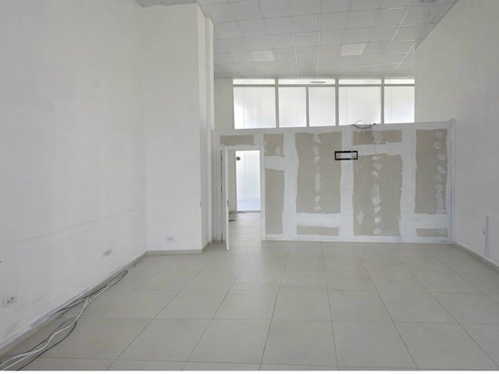 Ambient Komercial me Qira në Rrugën Barrikadave