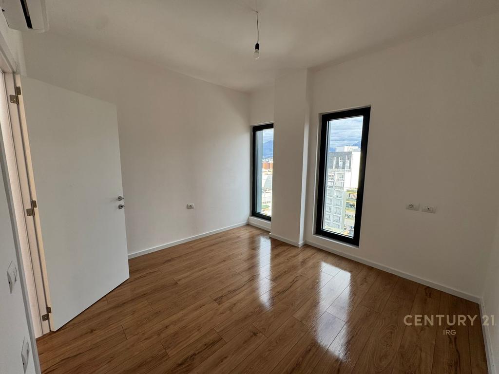 ZYRE PER QIRA + POST PARKIMI, RR.BARRIKADAVE, QENDER TIRANE!