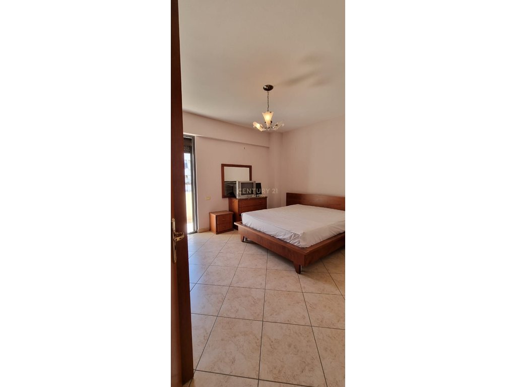 JAPIM   ME QIRA  APARTAMENT  2+1+2 PER  ZYRE  /BANIM,MBRAPA  SQUARE  21!