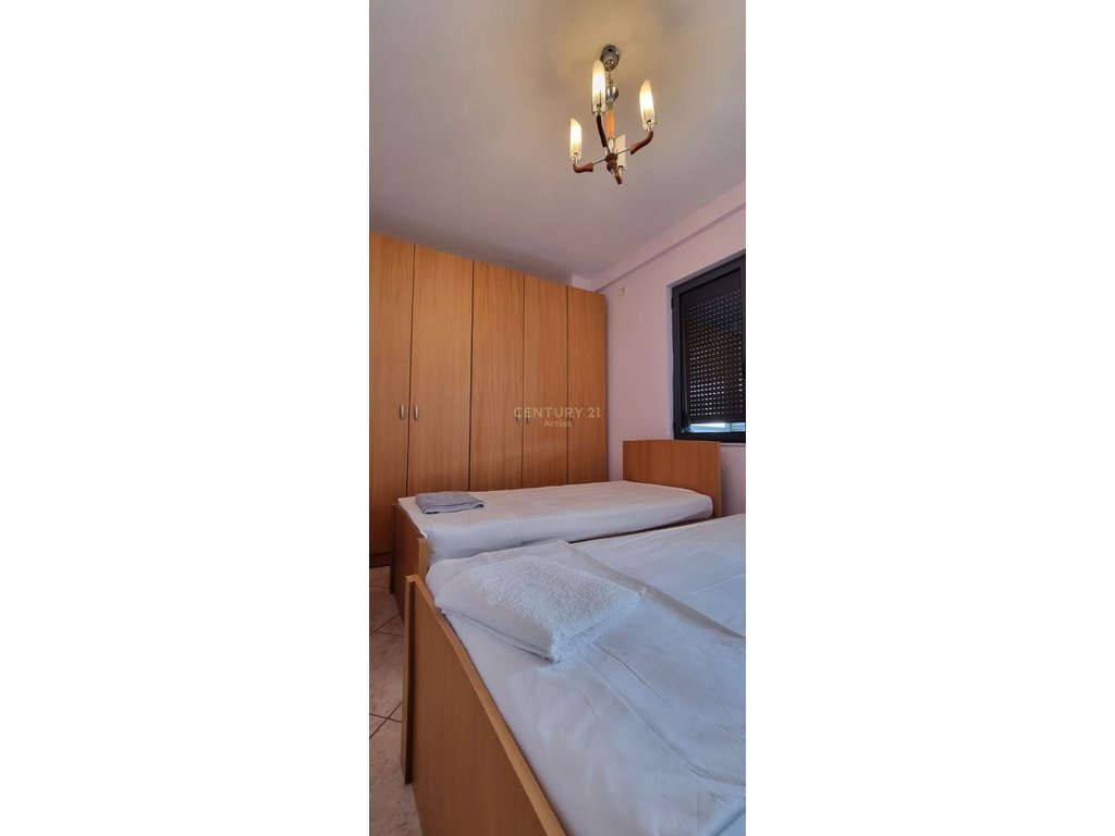 JAPIM   ME QIRA  APARTAMENT  2+1+2 PER  ZYRE  /BANIM,MBRAPA  SQUARE  21!