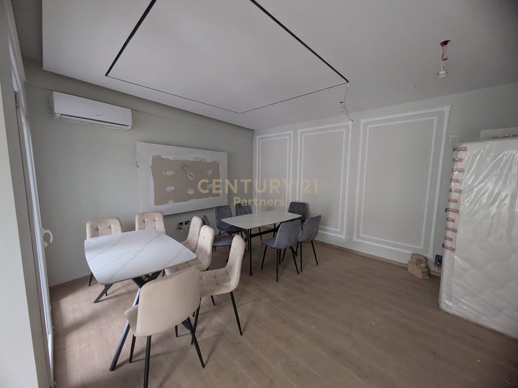 APARTAMENT 2+1+2 PER SHITJE NE RRUGEN 5 MAJI PRANE CONCORD CENTER