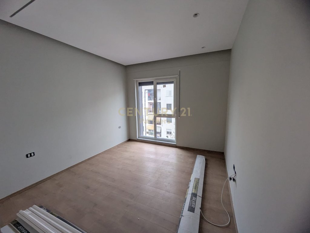 APARTAMENT 2+1+2 PER SHITJE NE RRUGEN 5 MAJI PRANE CONCORD CENTER
