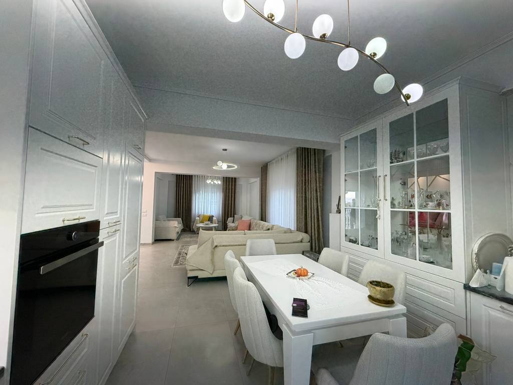 METOQ, SARANDE - SHESIM SHTEPI PRIVATE ME OBORR