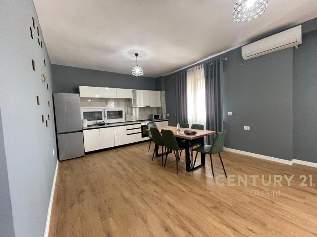 APARTAMENT PËR QIRA 2+1+2+POST PARKIMI TE KOPSHTI BOTANIK!
