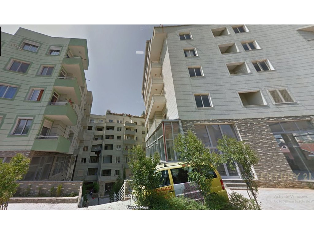 Shitet - Njesi Sherbimi 262 m2 , Kati përdhe  në Fresk