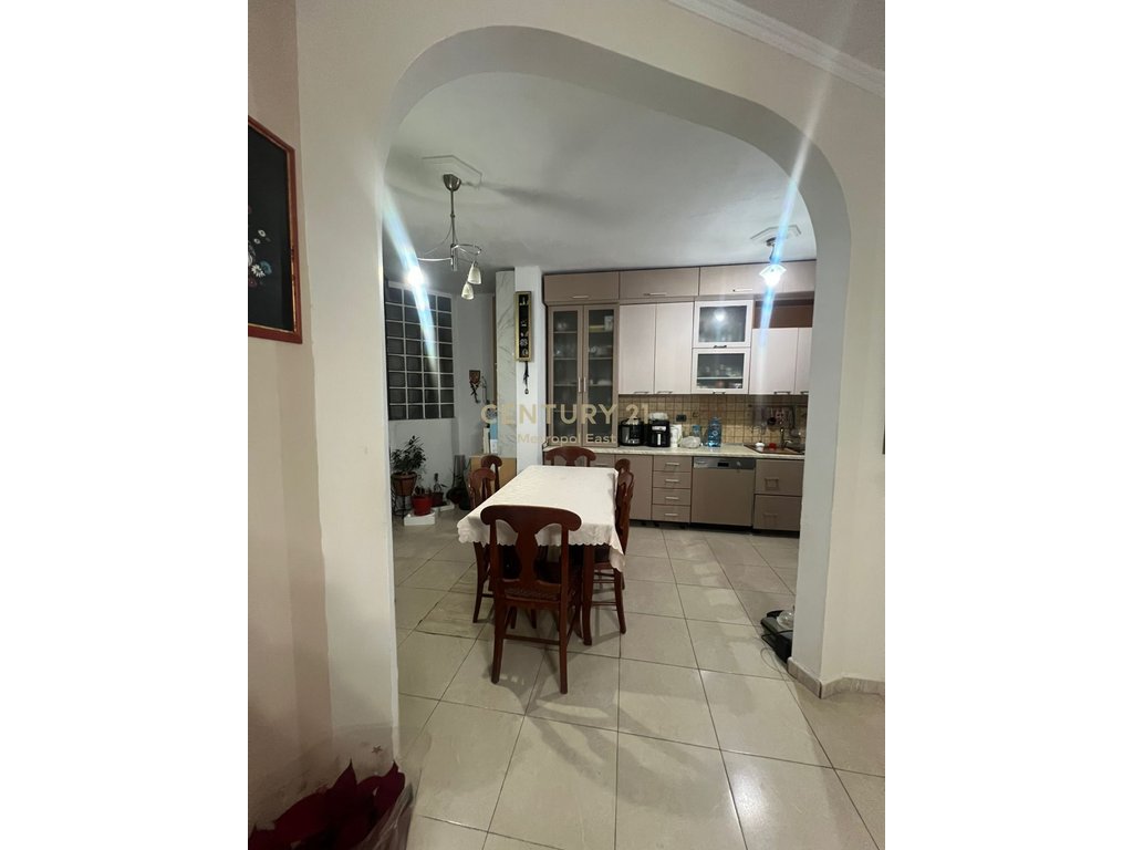 Shitet Apartament 2+1+2 - Kodra e Diellit