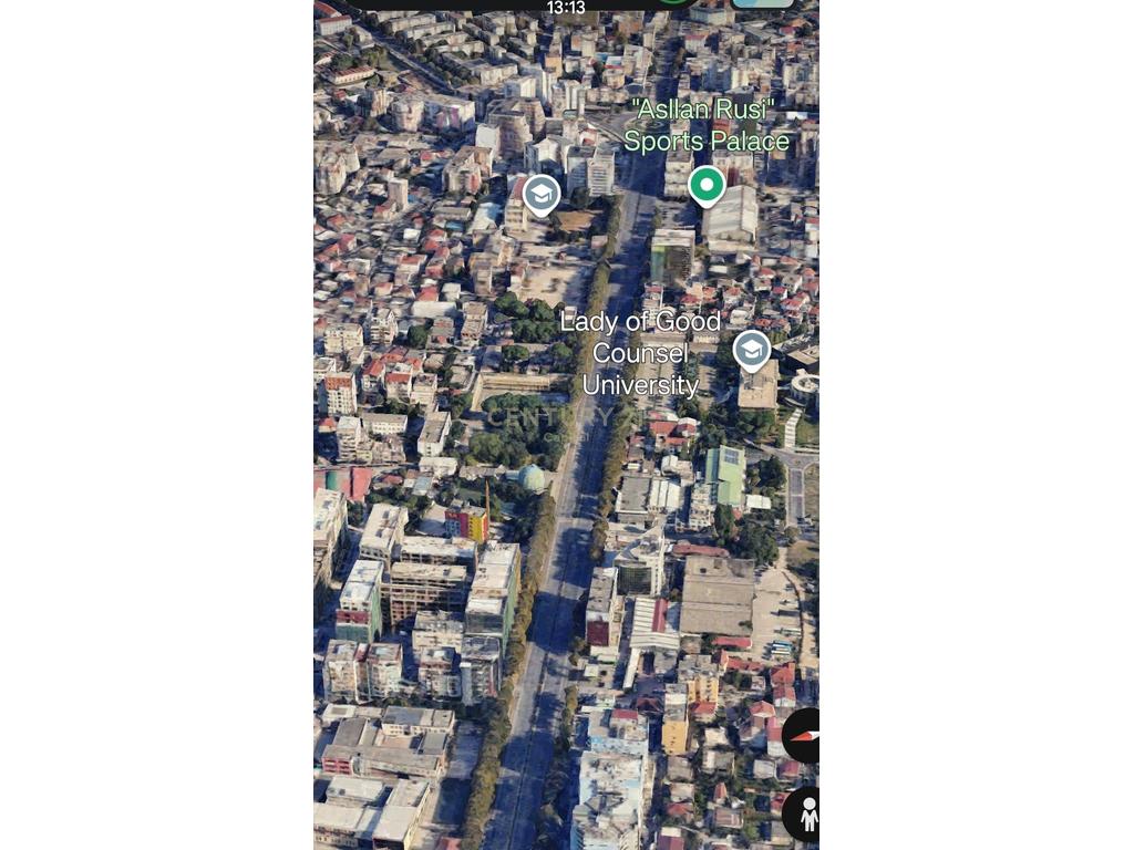 Hotel me 12 Dhoma dhe ambient per Bar-Restorant, në rrugen kryesore Laprake